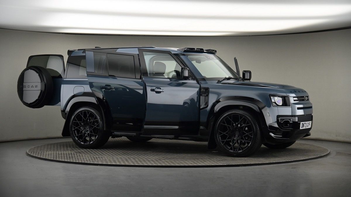 More views of Land Rover Defender 110