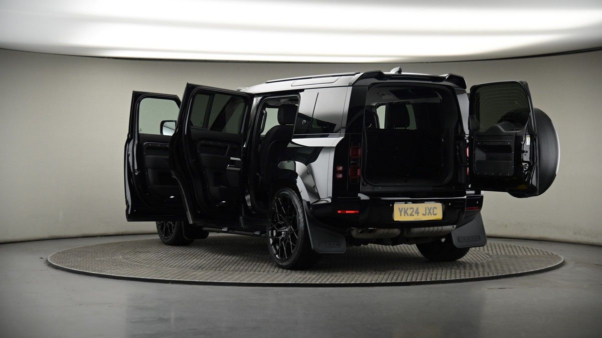 Land Rover Defender 110 Image 8