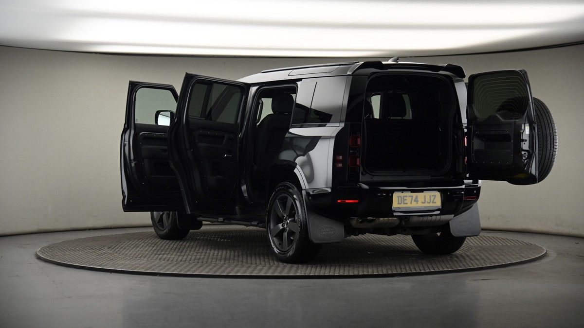 Land Rover Defender 110 Image 8