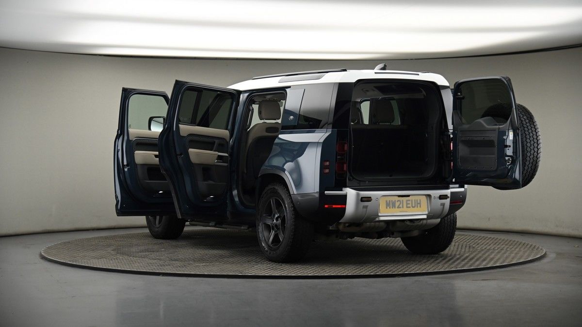Land Rover Defender 110 Image 8