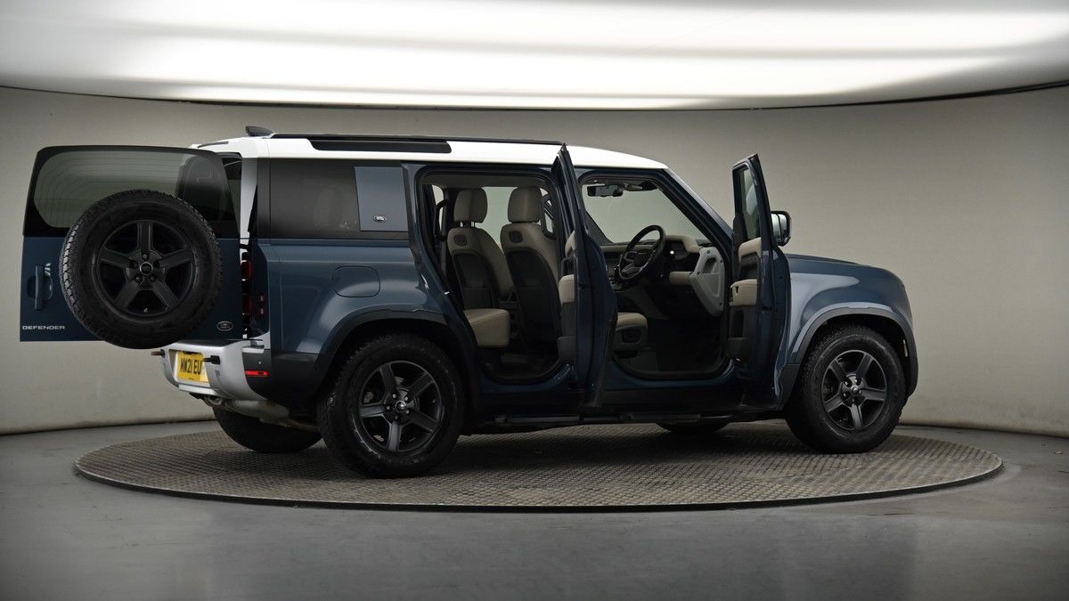 More views of Land Rover Defender 110
