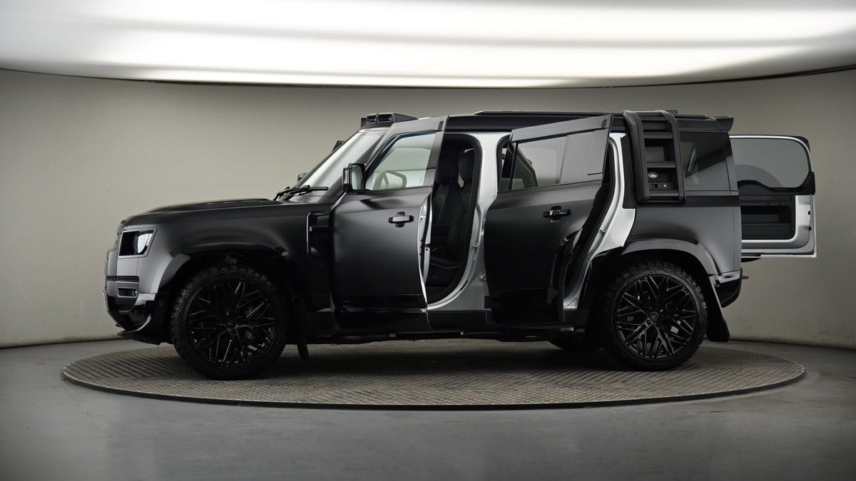 More views of Land Rover Defender 110