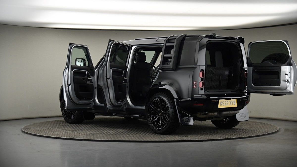 More views of Land Rover Defender 110