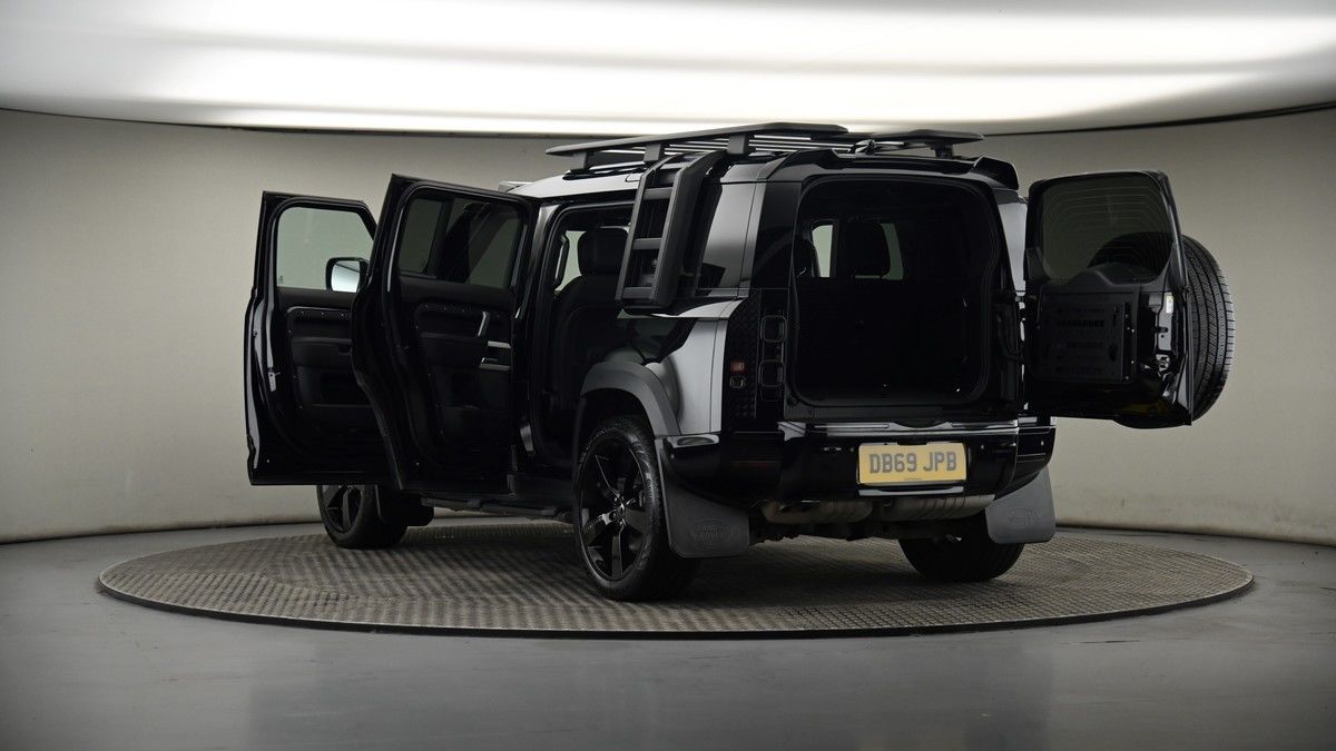 Land Rover Defender 110 Image 8