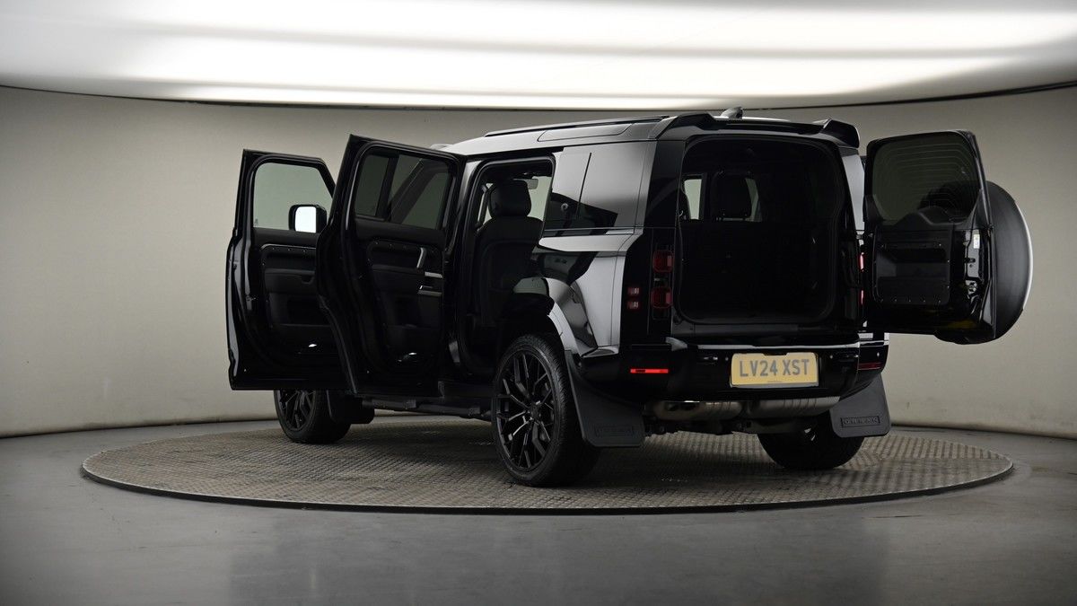 Land Rover Defender 110 Image 8