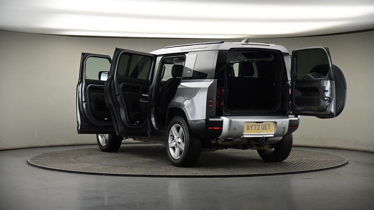 Land Rover Defender 110 Image 8