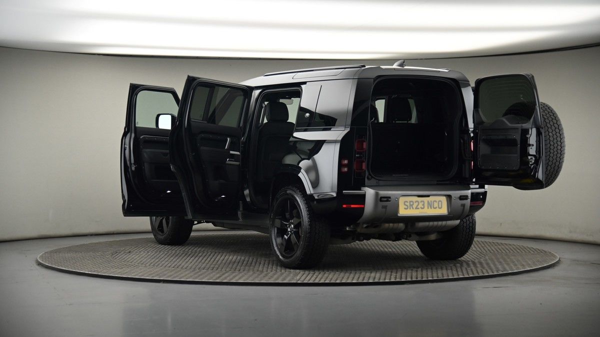 Land Rover Defender 110 Image 7