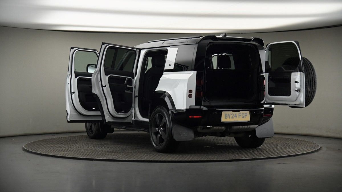 Land Rover Defender 110 Image 8