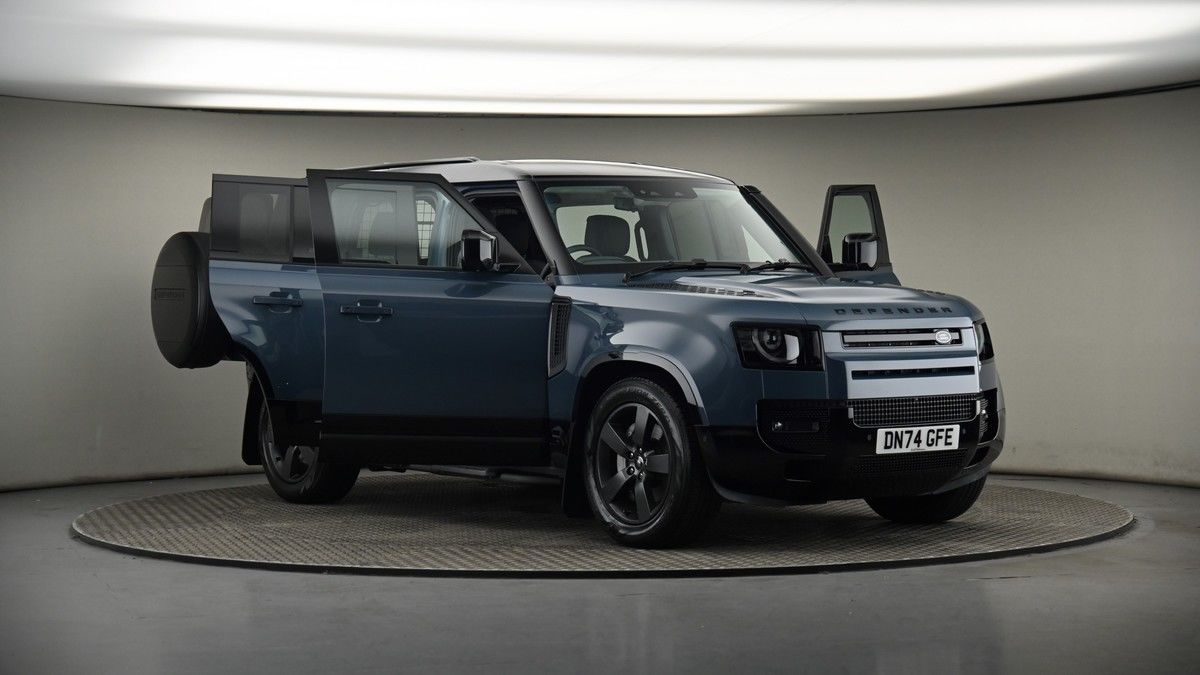 More views of Land Rover Defender 110