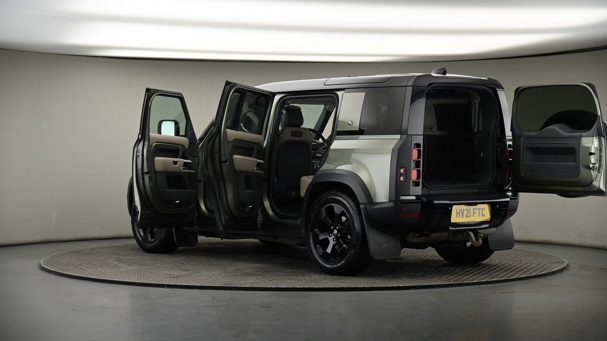 More views of Land Rover Defender 110