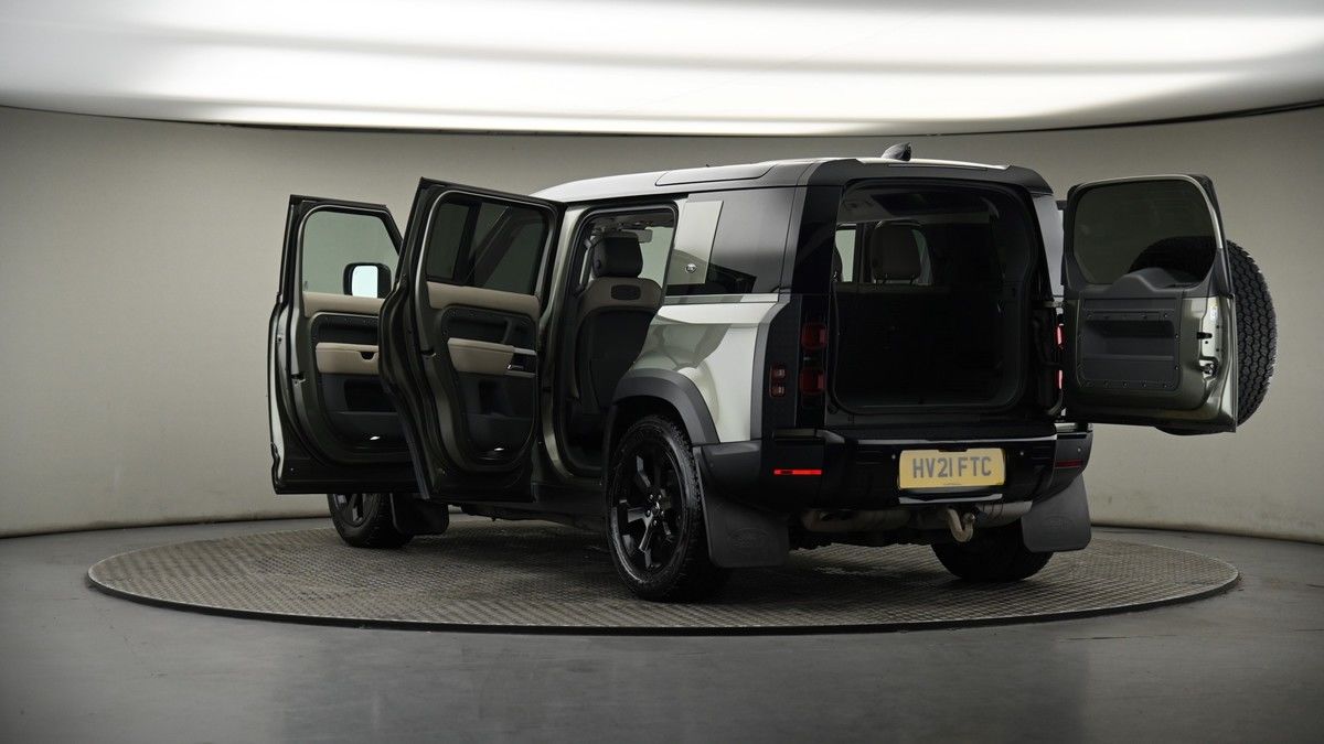 Land Rover Defender 110 Image 8