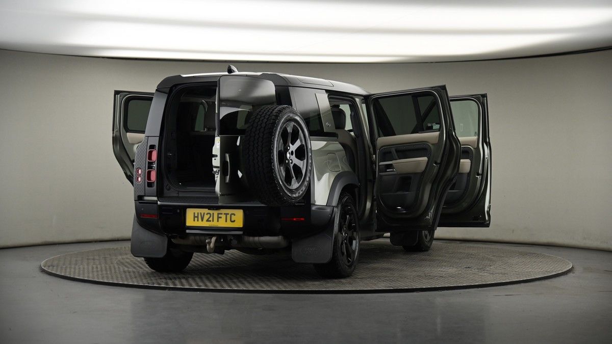 More views of Land Rover Defender 110