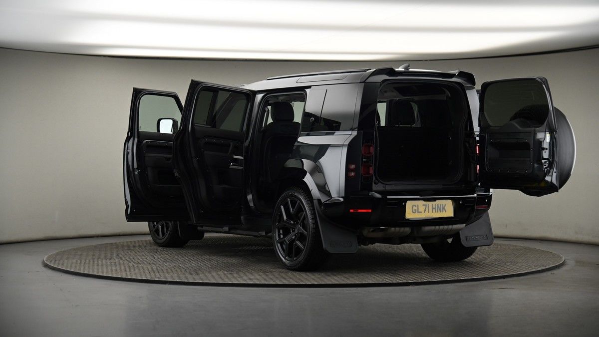 Land Rover Defender 110 Image 8