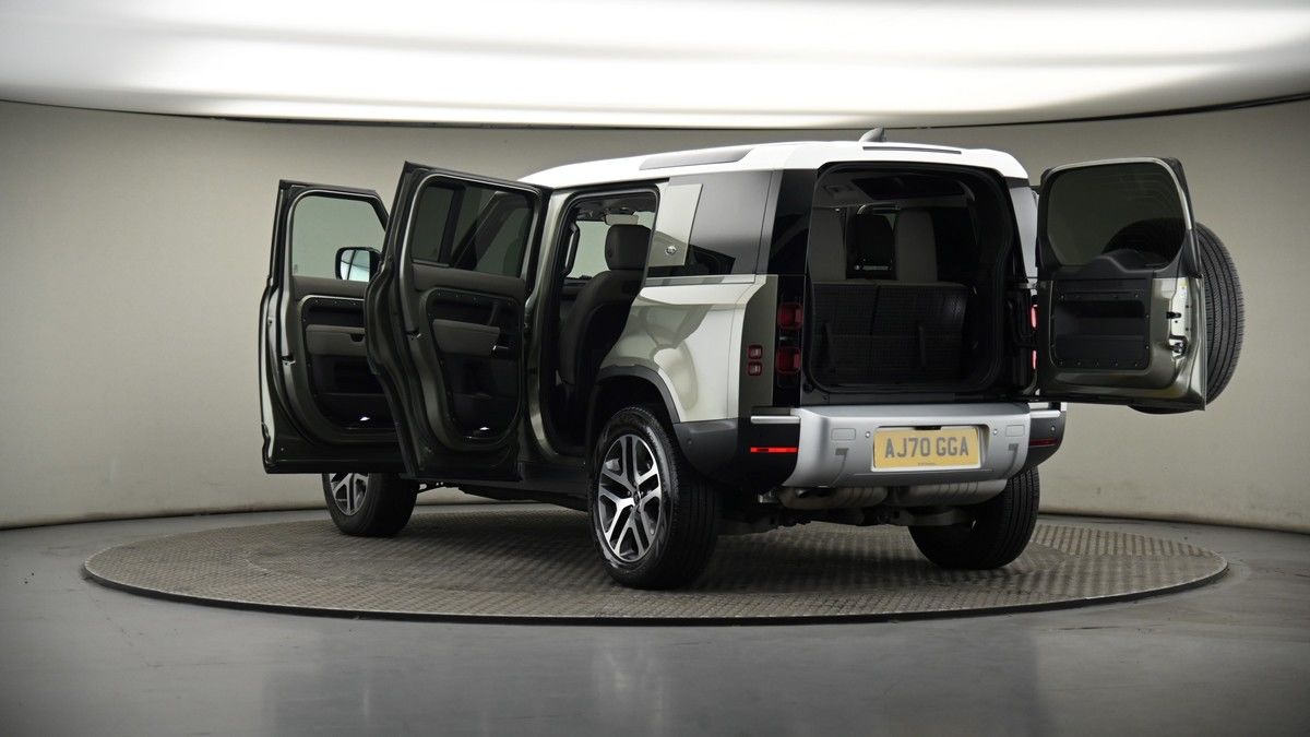 Land Rover Defender 110 Image 7