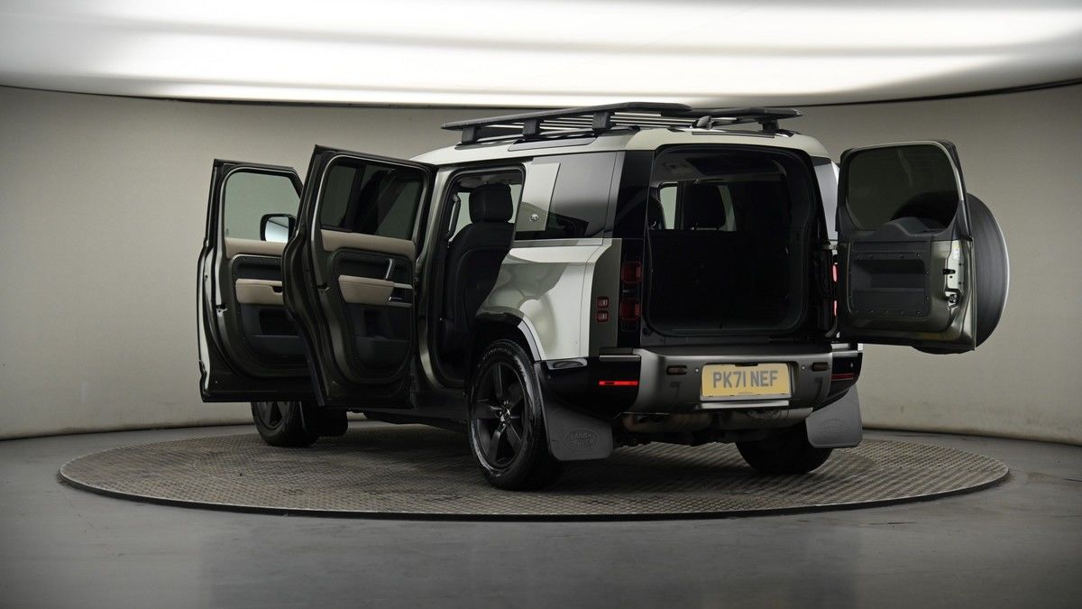 Land Rover Defender 110 Image 8