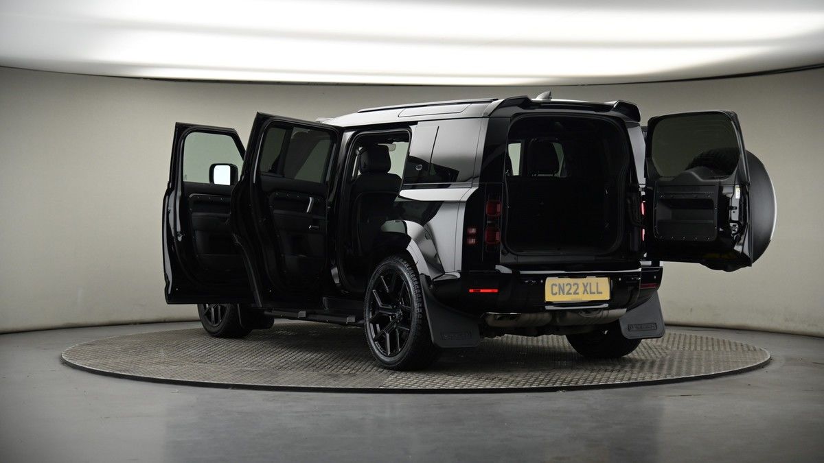 Land Rover Defender 110 Image 8