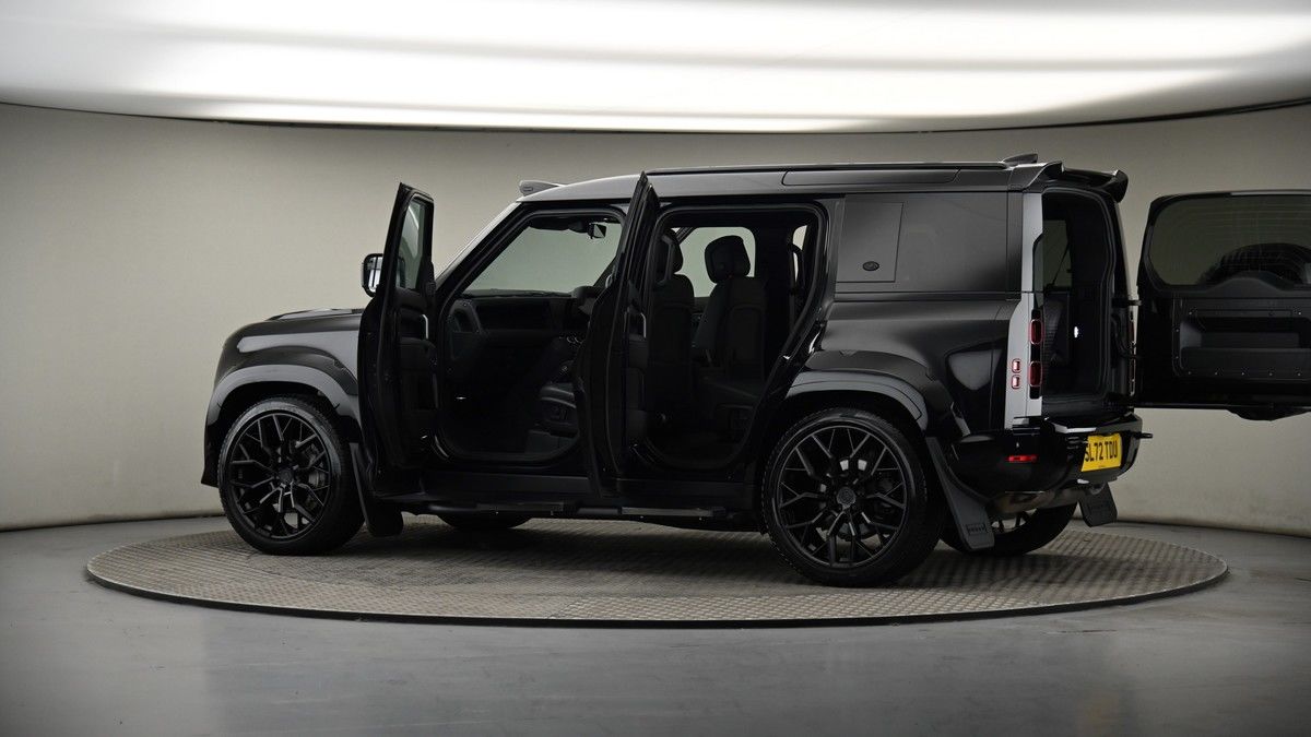 More views of Land Rover Defender 110
