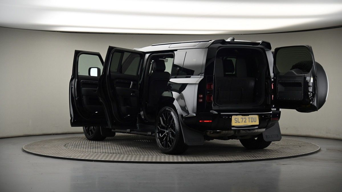 Land Rover Defender 110 Image 8