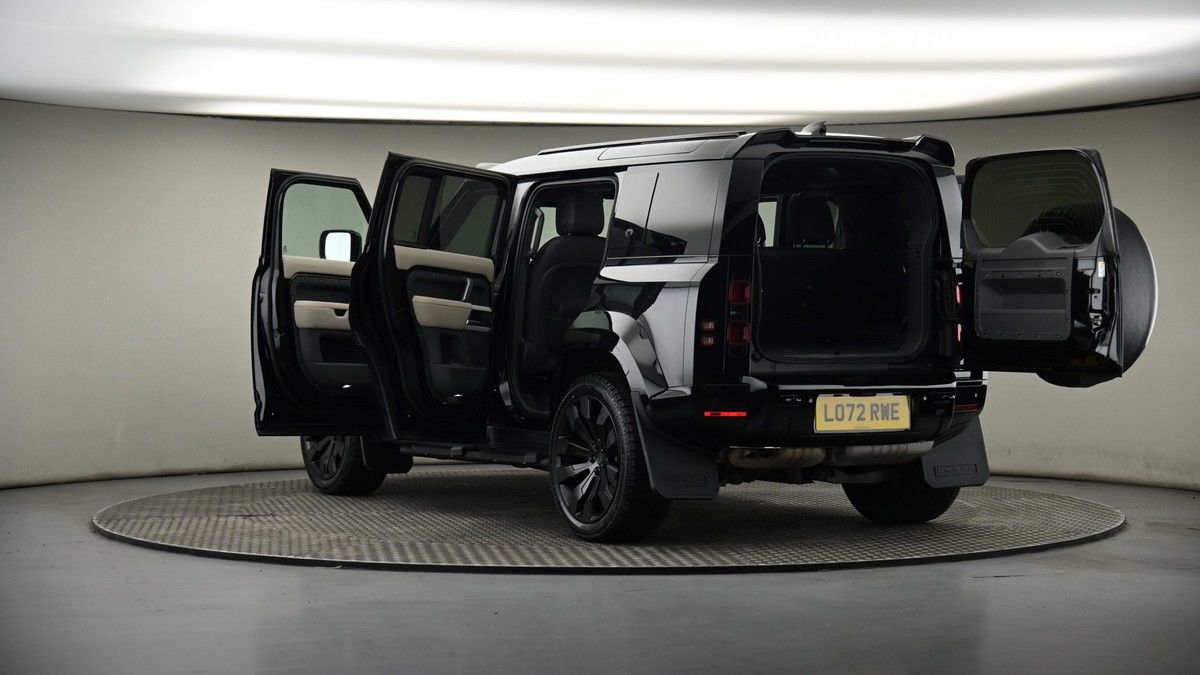 Land Rover Defender 110 Image 8