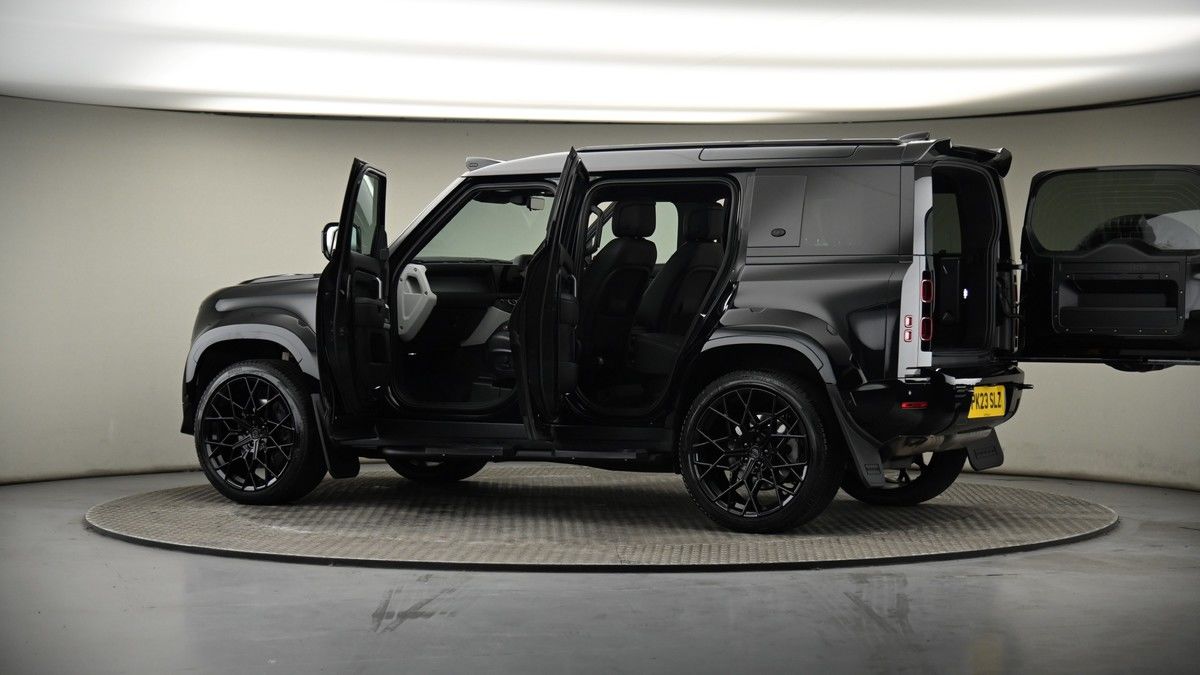 More views of Land Rover Defender 110