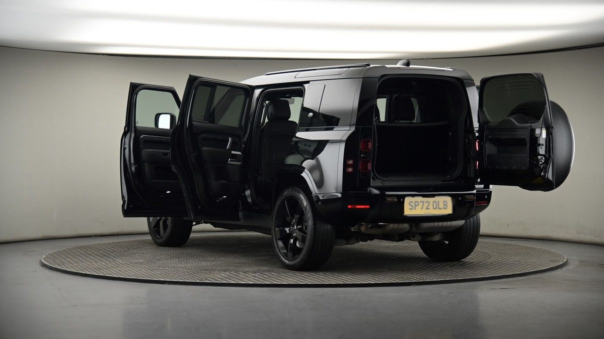 Land Rover Defender 110 Image 8