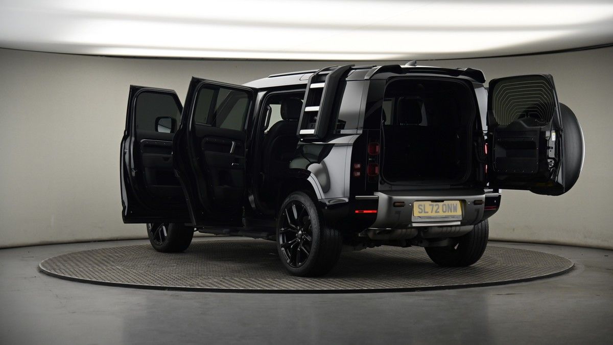 Land Rover Defender 110 Image 8