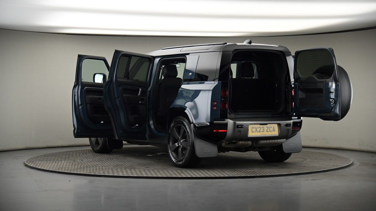 Land Rover Defender 110 Image 8