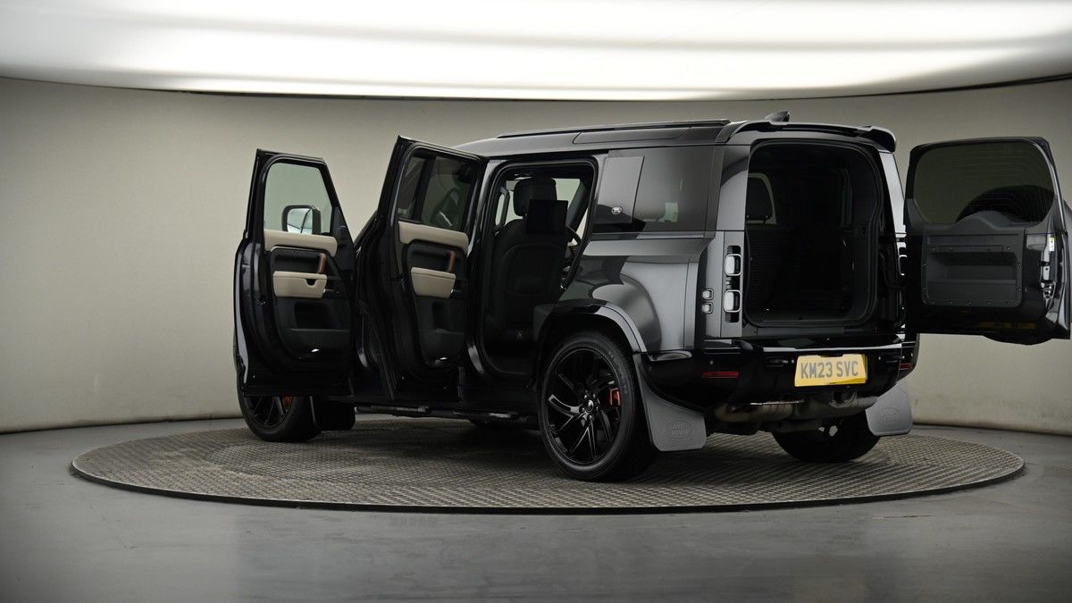 More views of Land Rover Defender 110