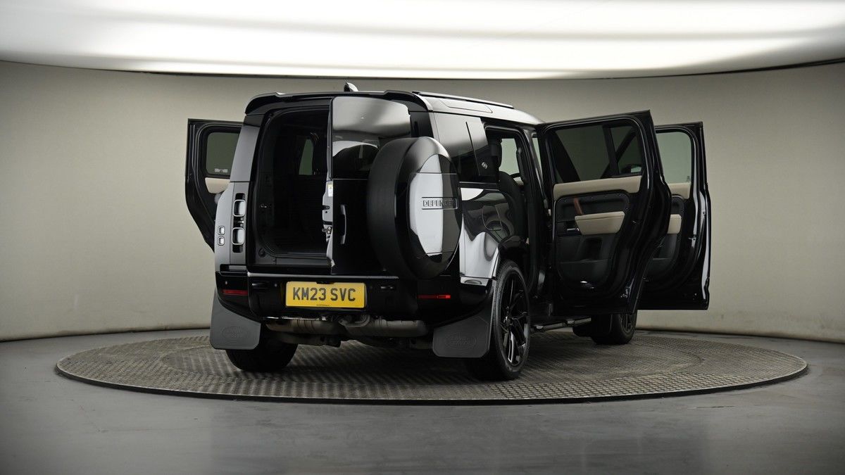 More views of Land Rover Defender 110