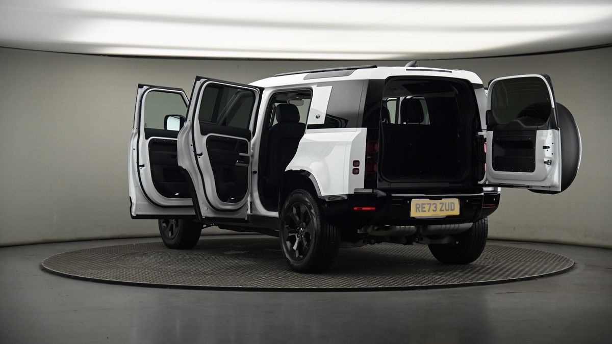Land Rover Defender 110 Image 8