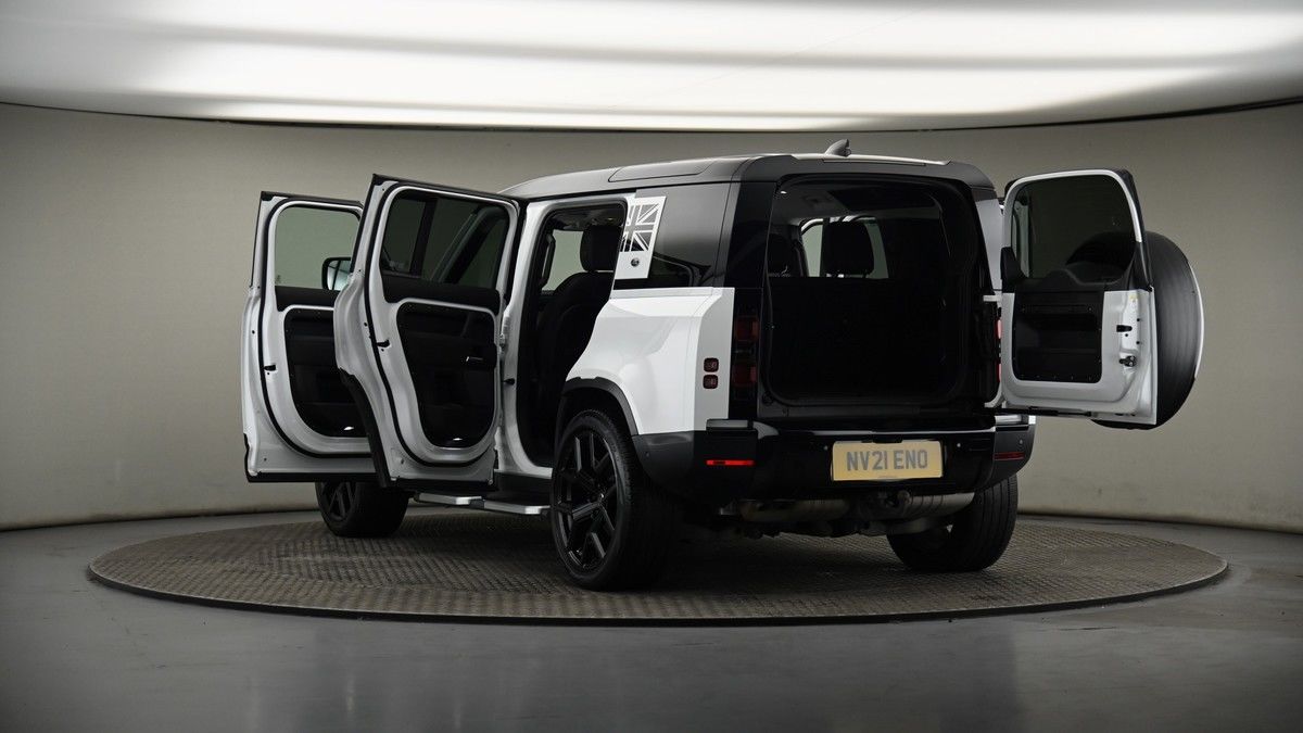 Land Rover Defender 110 Image 8