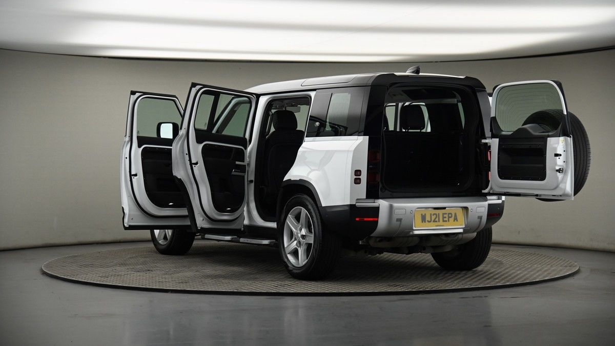 Land Rover Defender 110 Image 7