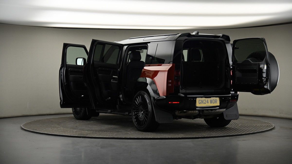 Land Rover Defender 110 Image 8