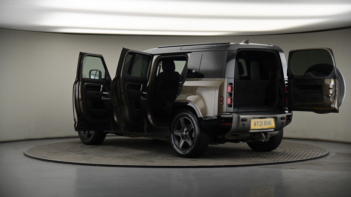 More views of Land Rover Defender 110