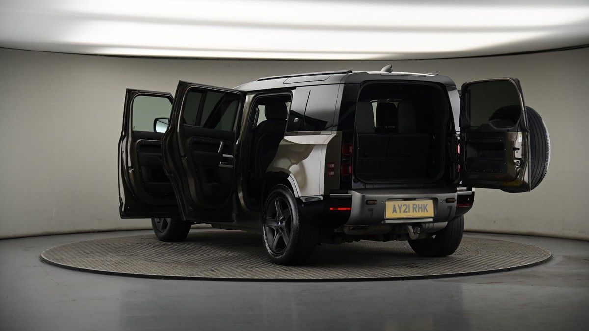 Land Rover Defender 110 Image 8