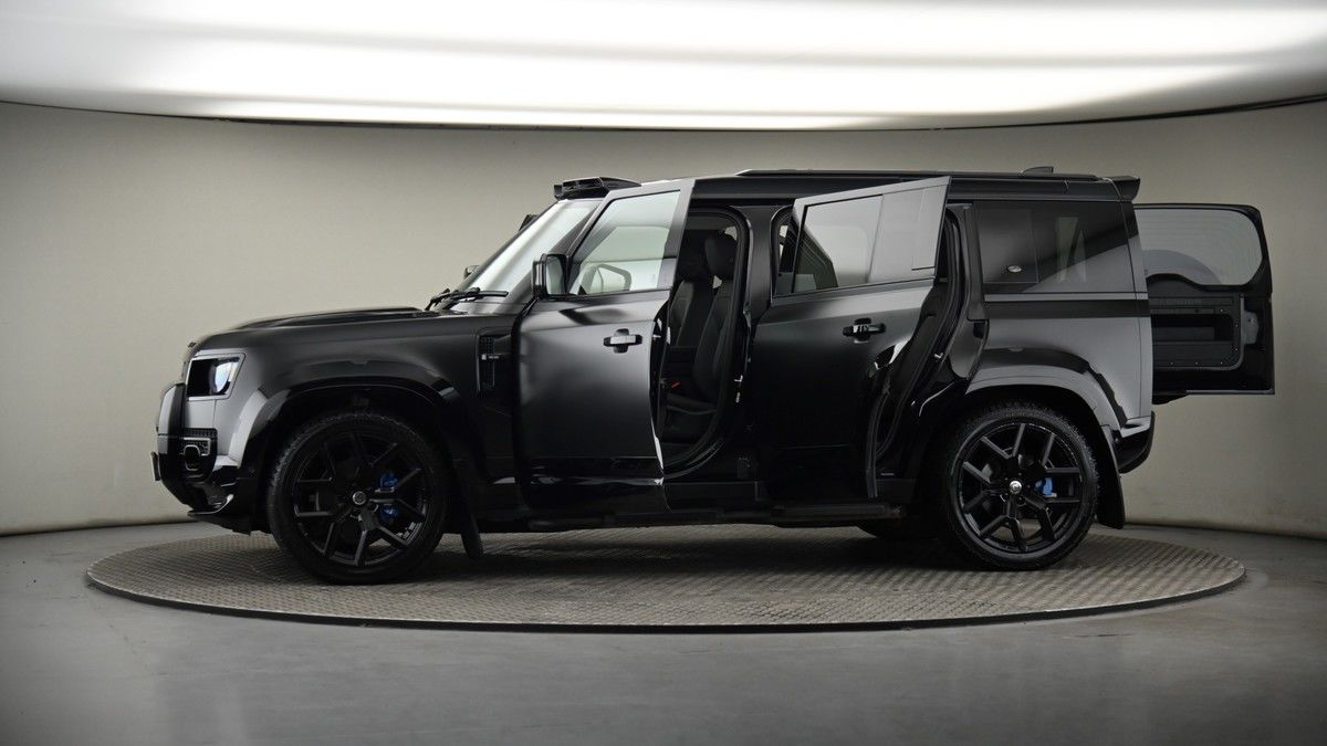 More views of Land Rover Defender 110