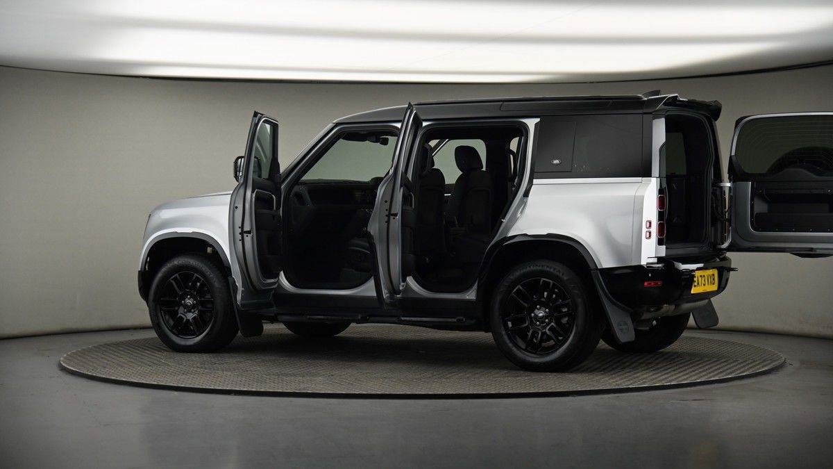 More views of Land Rover Defender 110
