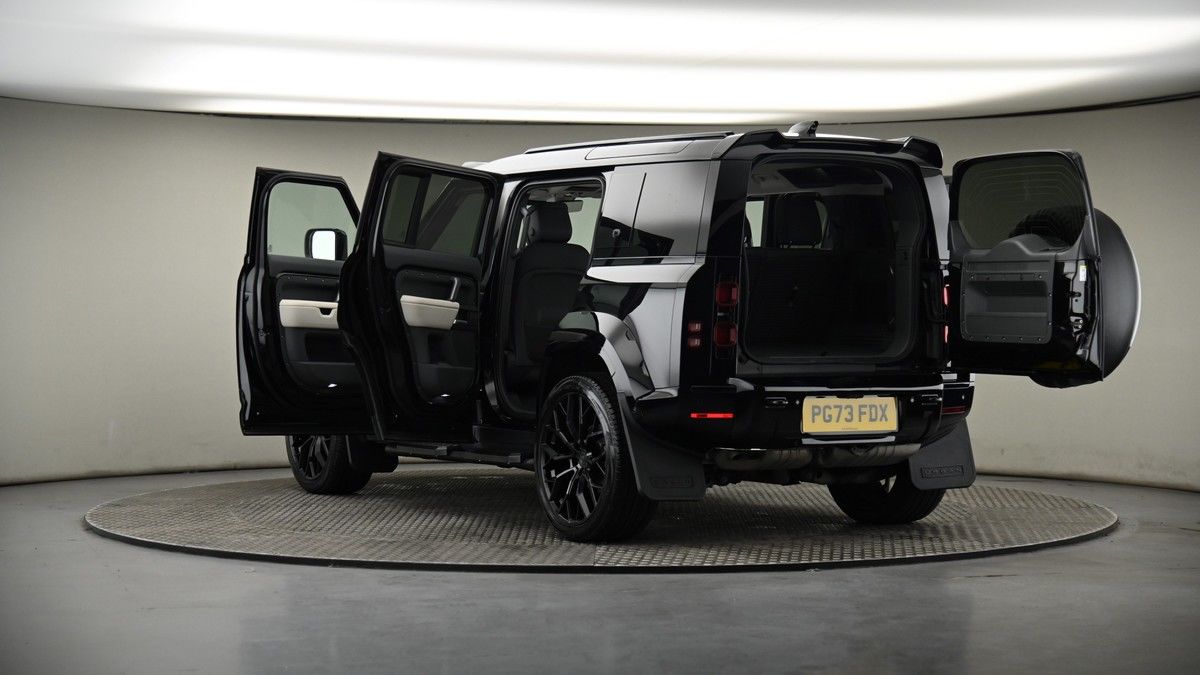 Land Rover Defender 110 Image 8