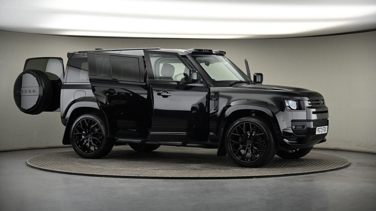 More views of Land Rover Defender 110
