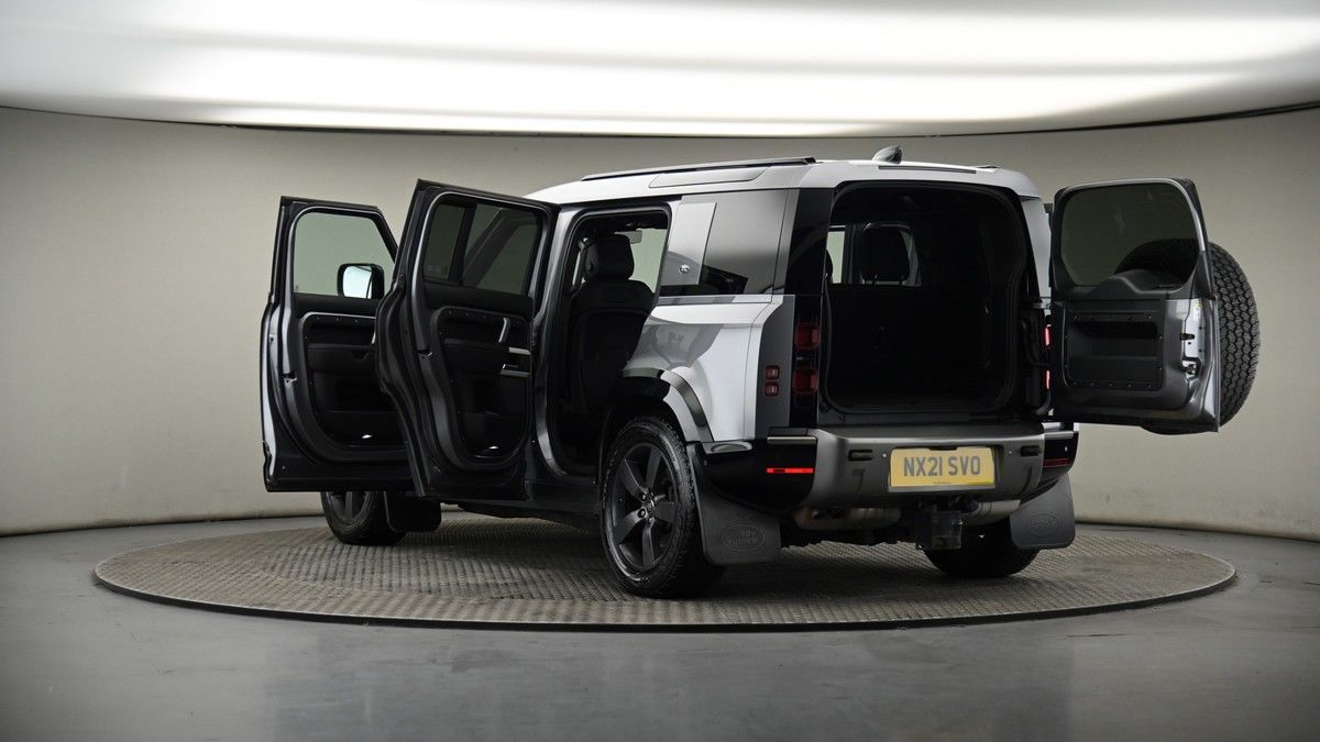 Land Rover Defender 110 Image 8