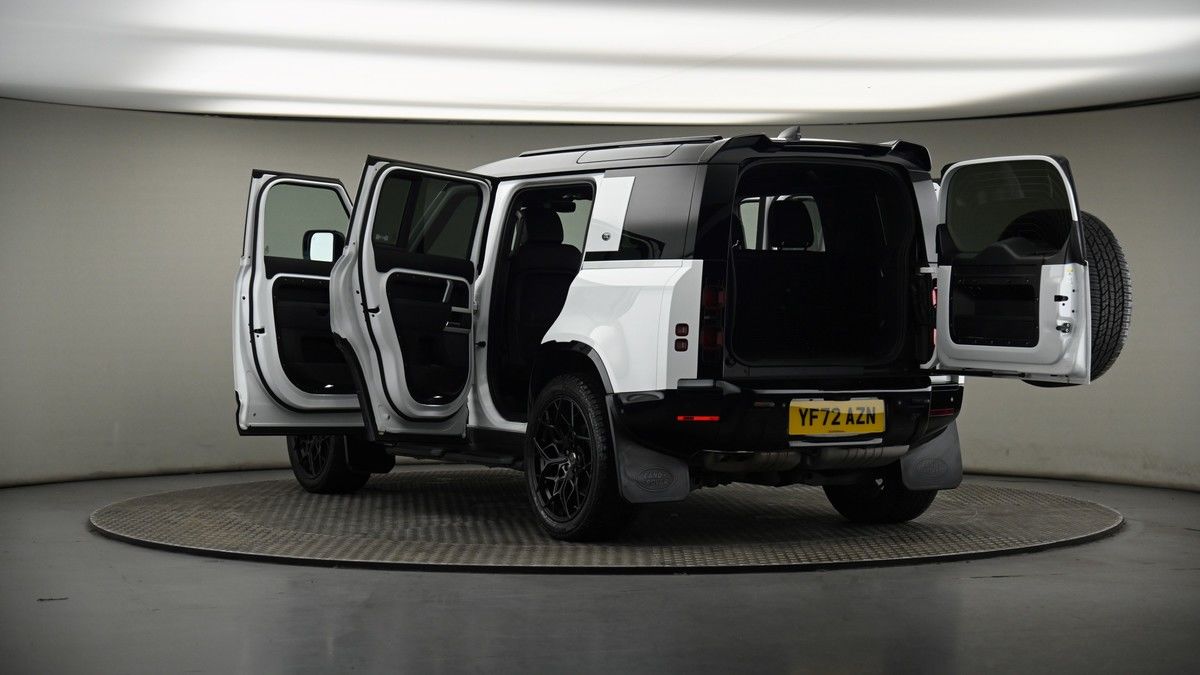 Land Rover Defender 110 Image 8