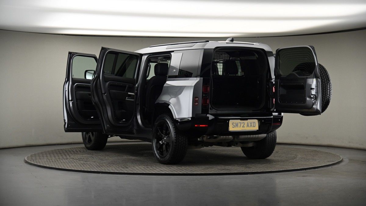 Land Rover Defender 110 Image 8