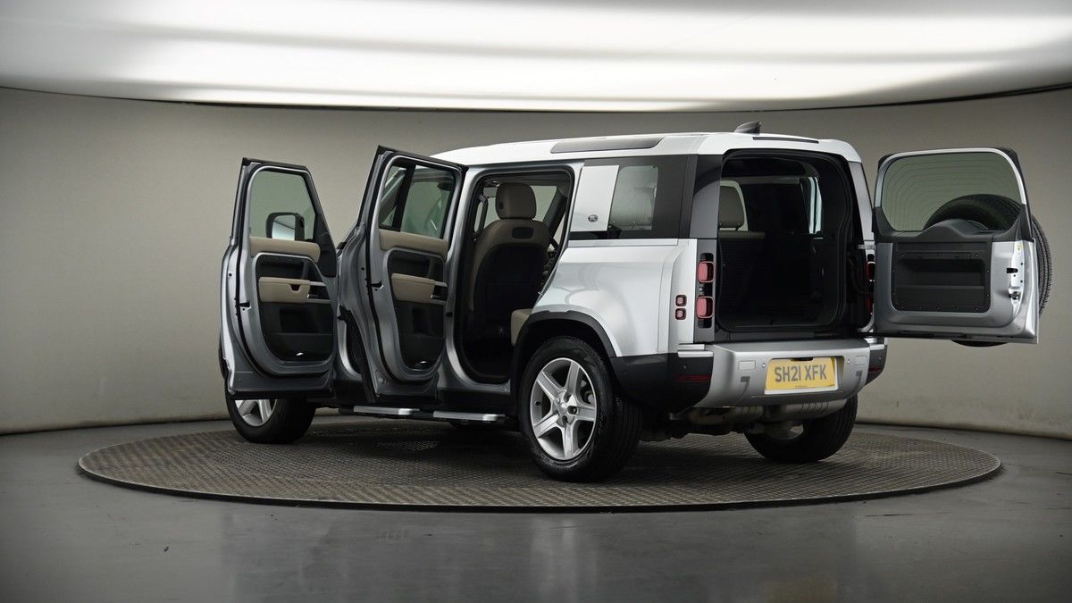 More views of Land Rover Defender 110