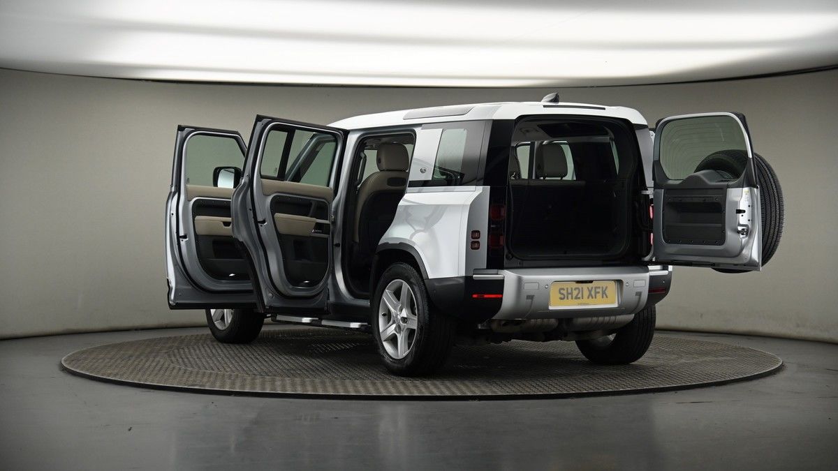 Land Rover Defender 110 Image 8