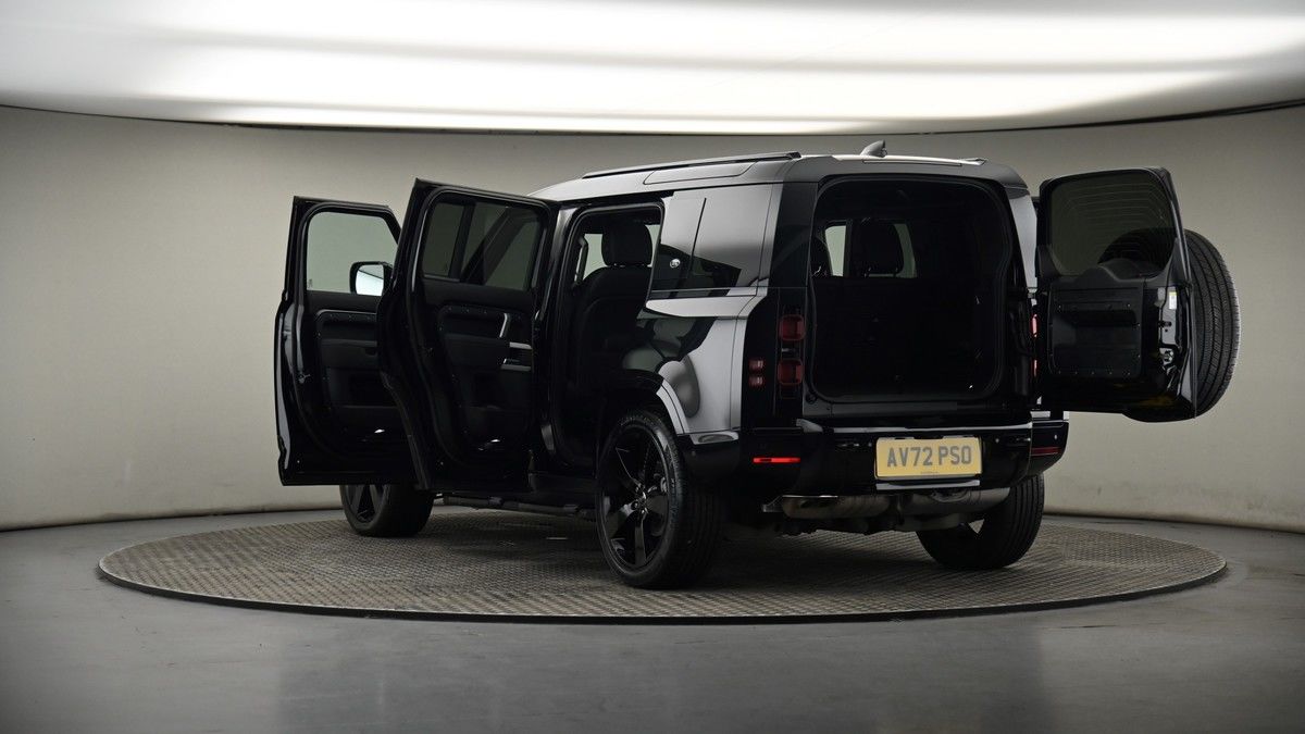 Land Rover Defender 110 Image 8