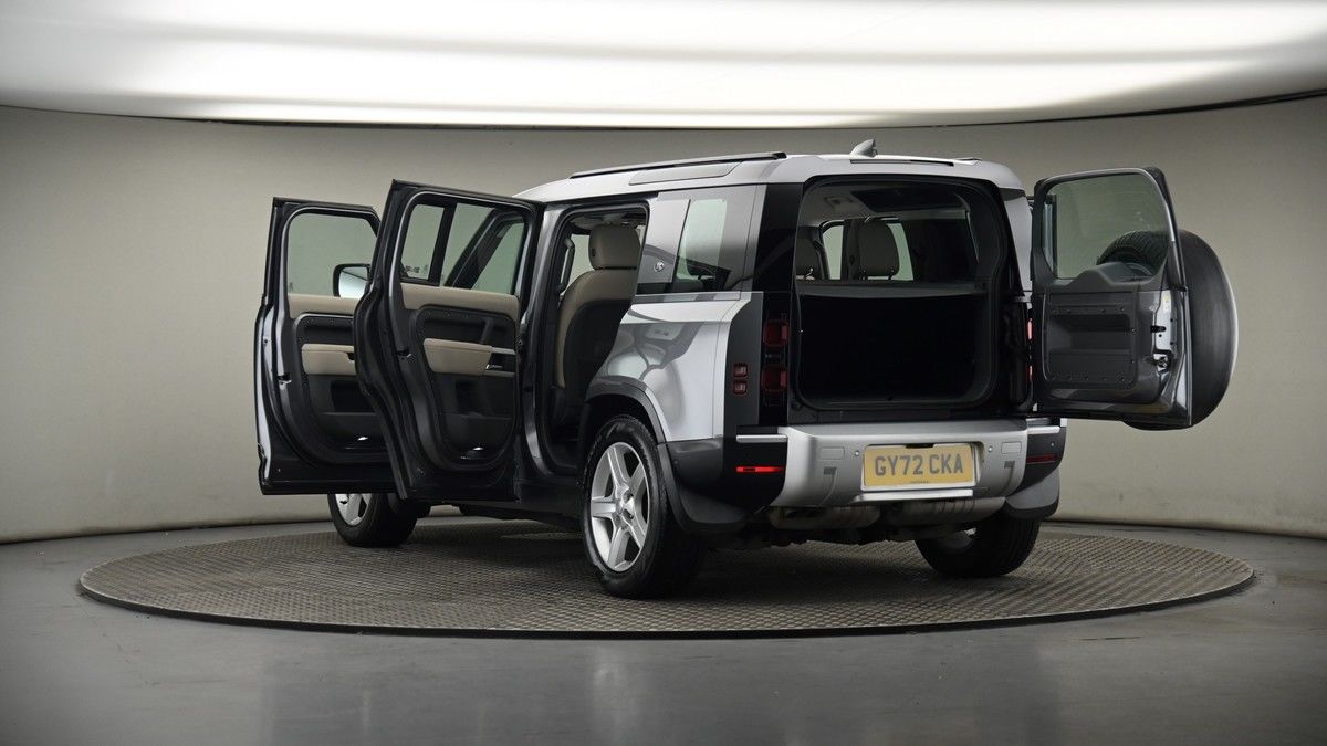 Land Rover Defender 110 Image 8