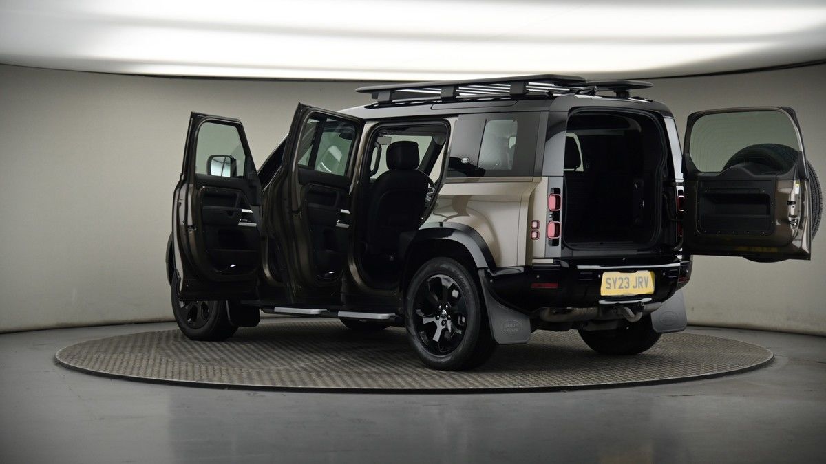 More views of Land Rover Defender 110