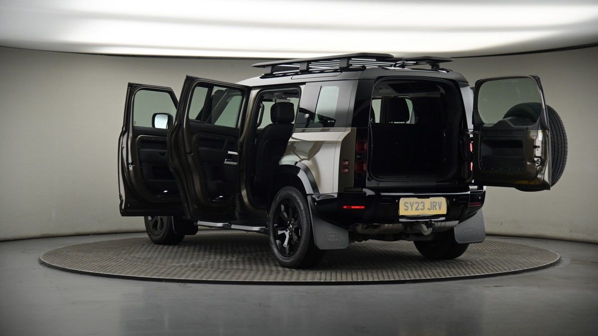 Land Rover Defender 110 Image 8