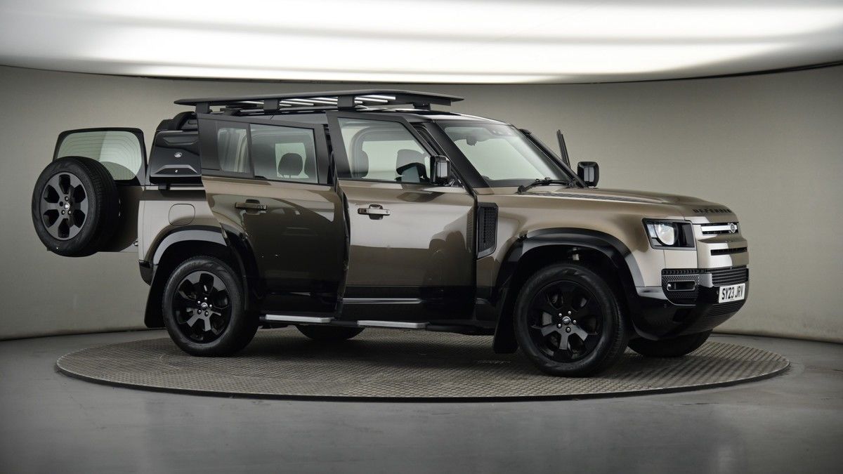 More views of Land Rover Defender 110