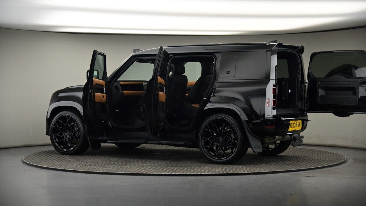 More views of Land Rover Defender 110